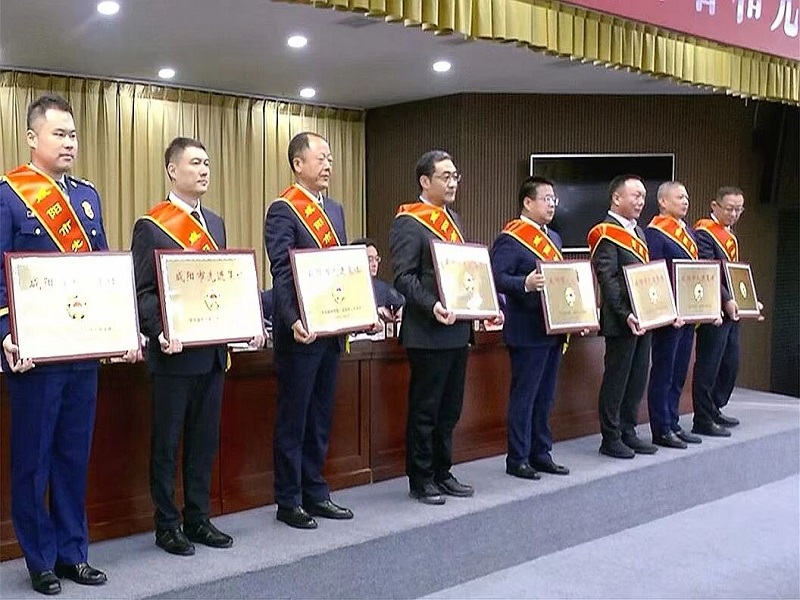 喜報(bào)！咸陽(yáng)路橋工程公司榮獲咸陽(yáng)市 “先進(jìn)集體”榮譽(yù)稱(chēng)號(hào)